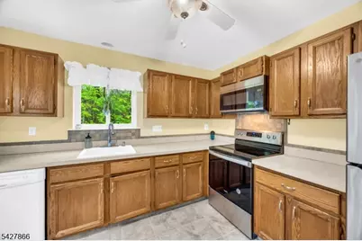 68 Hampton Ct, Hillsborough Township, NJ 08844 - Photo 14