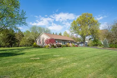 18 Stonewyck Dr, Hillsborough Township, NJ 08844 - Photo 4