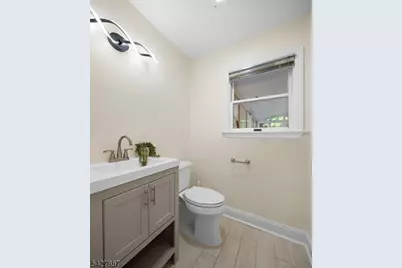 363 Vesta Ct, Ridgewood, NJ 07450 - Photo 8