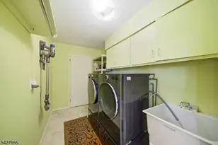 21 Robin Hood Rd, Parsippany, NJ 07950 - Photo 18
