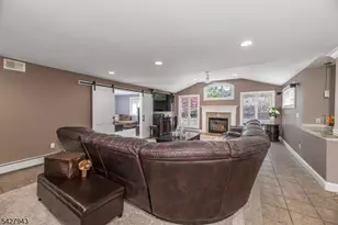 19 Harwood Pl, Wayne, NJ 07470 - Photo 8