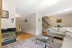 2063 Drake Ct, Mahwah Twp., NJ 07430 - Photo 2