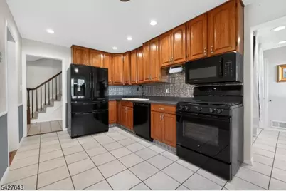 8 Lee Ct, Mount Olive, NJ 07836 - Photo 10