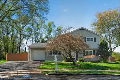 8 Lee Ct, Mount Olive, NJ 07836 - Photo 2