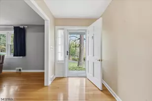 9 Henderson Hill Rd, Union Township, NJ 08827 - Photo 2