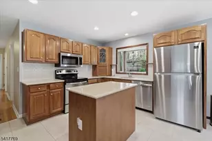 9 Henderson Hill Rd, Union Township, NJ 08827 - Photo 10