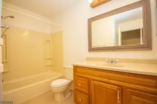 22 Burlington Ct, Hamburg, NJ 07419 - Photo 16