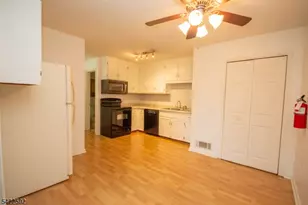 22 Burlington Ct, Hamburg, NJ 07419 - Photo 8