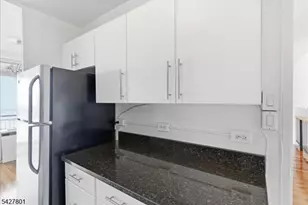 2 Horizon Rd, Fort Lee, NJ 07024 - Photo 12