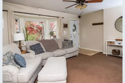 27 E Shore Trl, Hardyston Township, NJ 07460 - Photo 4