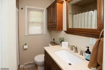 27 E Shore Trl, Hardyston Township, NJ 07460 - Photo 14