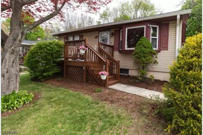 27 E Shore Trl, Hardyston Township, NJ 07460 - Photo 2