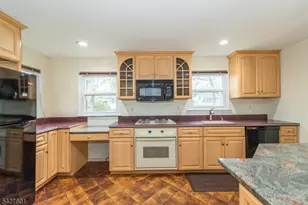 16 E Circuit Dr, Roxbury Township, NJ 07876 - Photo 2