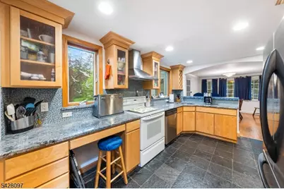 615 Lincoln Park, Cranford Township, NJ 07016 - Photo 2