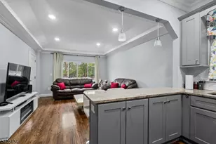 267 S 10th St, Newark, NJ 07103 - Photo 16