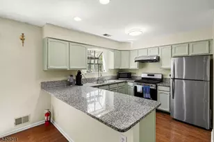 150 Nantwich Ct, Franklin Township, NJ 08873 - Photo 8