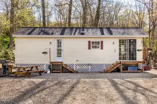 131 Sycamore Vlg, Vernon Twp., NJ 07461 - Photo 2