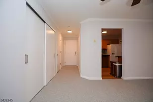 33 Crestview Ln, Mount Arlington, NJ 07856 - Photo 4