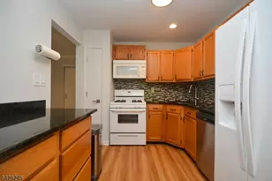 33 Crestview Ln, Mount Arlington, NJ 07856 - Photo 10