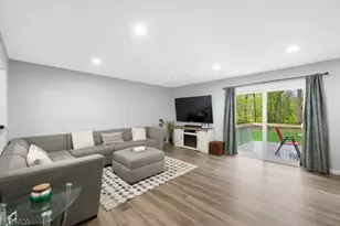 94 Edgefield Dr, Parsippany, NJ 07950 - Photo 10