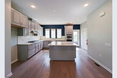 33 Ambrosia Ct, Livingston, NJ 07039 - Photo 12