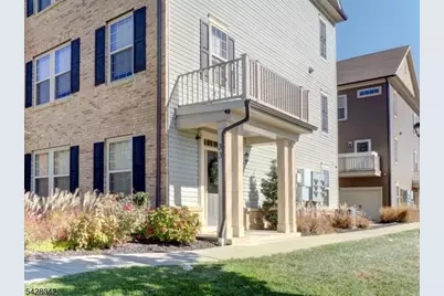 33 Ambrosia Ct, Livingston, NJ 07039 - Photo 4