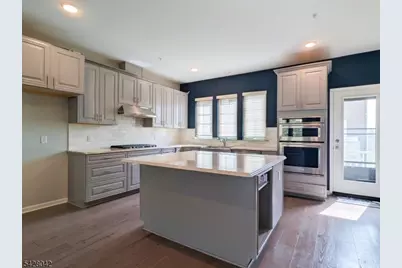 33 Ambrosia Ct, Livingston, NJ 07039 - Photo 14
