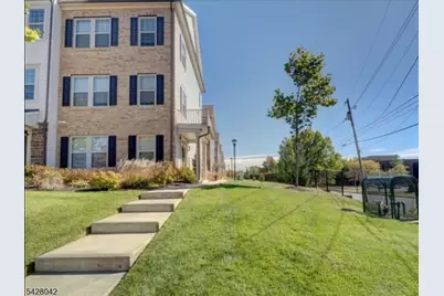 33 Ambrosia Ct, Livingston, NJ 07039 - Photo 2