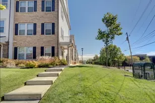33 Ambrosia Ct, Livingston, NJ 07039 - Photo 2