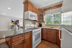 919 Burgundy Way, Wayne, NJ 07470 - Photo 6