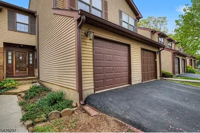71 Bayberry Dr, Franklin Township, NJ 08873 - Photo 2