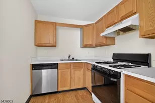 46 Stillwell Ct, Bridgewater, NJ 08807 - Photo 8