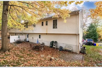 3 Undercliff Ln, Lincoln Park, NJ 07035 - Photo 2