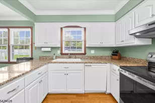 18 Weavers Ln, Readington, NJ 08889 - Photo 8