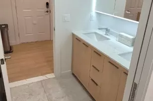 7 Soho Dr, Jersey City, NJ 07305 - Photo 8