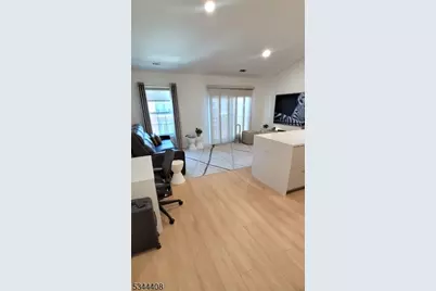 7 Soho Dr #115, Jersey City, NJ 07305 - Photo 2