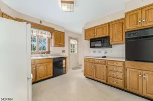 123 Lilac Dr, Clinton Township, NJ 08801 - Photo 8