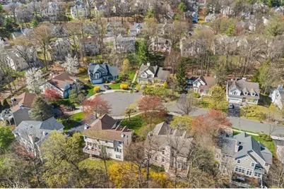 70 Hartley Ln, Bernards Township, NJ 07920 - Photo 2