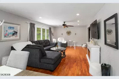 13 Forest Ln, Green Brook Township, NJ 08812 - Photo 12