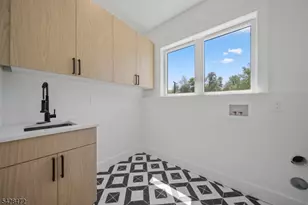 52 Congressional Pkwy, Livingston, NJ 07039 - Photo 34