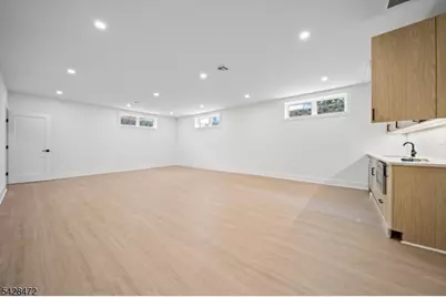 52 Congressional Pkwy, Livingston, NJ 07039 - Photo 30