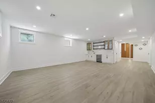 52 Congressional Pkwy, Livingston, NJ 07039 - Photo 42