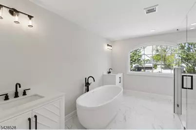 49 Hall Dr, Clark Township, NJ 07066 - Photo 34