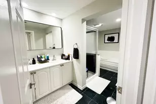 406 Jefferson Ct, Edgewater, NJ 07020 - Photo 4