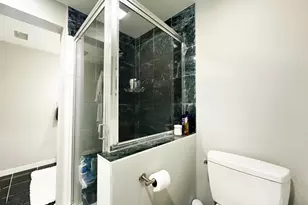 406 Jefferson Ct, Edgewater, NJ 07020 - Photo 6