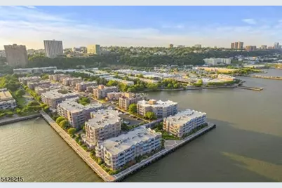 406 Jefferson Court #PH6, Edgewater, NJ 07020 - Photo 22