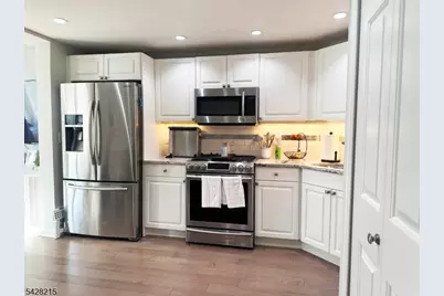 406 Jefferson Court #PH6, Edgewater, NJ 07020 - Photo 8
