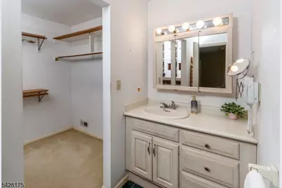 19 Floral Rd, Raritan Township, NJ 08822 - Photo 20