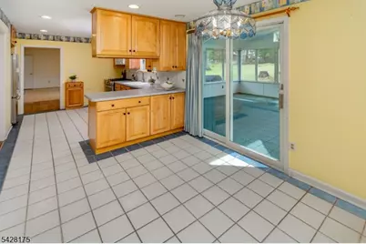 19 Floral Rd, Raritan Township, NJ 08822 - Photo 10