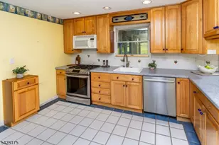 19 Floral Rd, Raritan Township, NJ 08822 - Photo 8